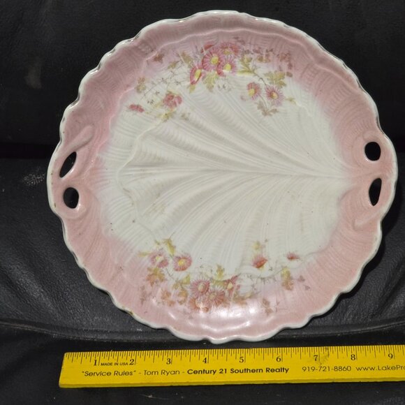 Decorative Vintage Ceramic Plate With Floral Design & Scalloped Edges - Picture 7 of 8